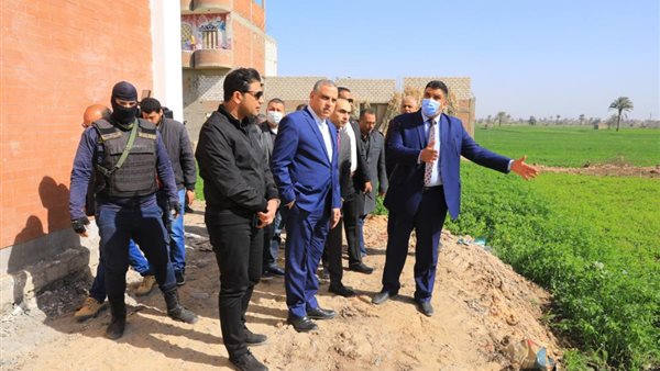 صورة من جولة المحافظ