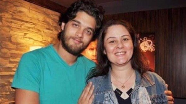  عمر خورشيد ووالدته