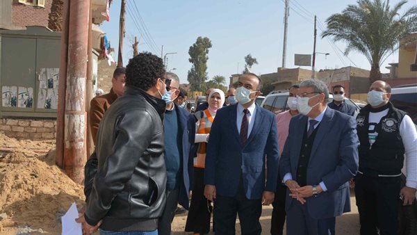 محافظ المنيا خلال