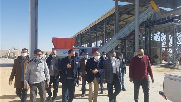 محافظ المنيا خلال