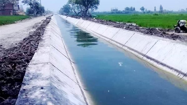 صورة من تبطين ترع