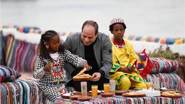 الرئيس السيسي والطفلة