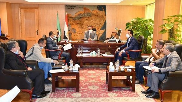 محافظ الفيوم خلال