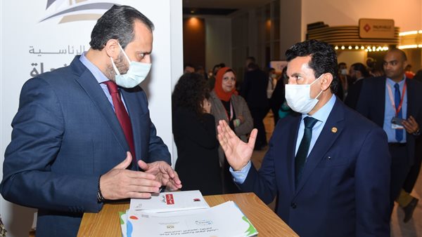 وزير الرياضة يزور