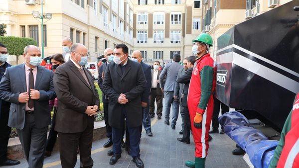 محافظ القاهرة خلال