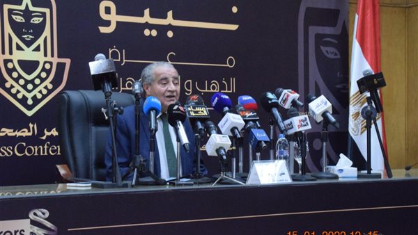 وزير التموين علي