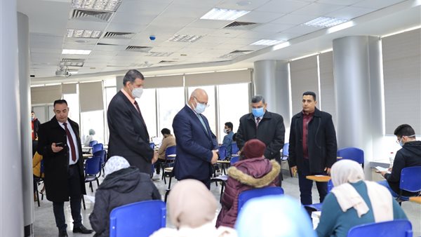 رئيس جامعة بنها خلال