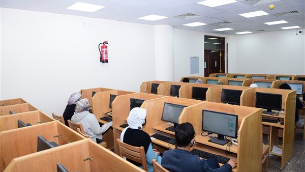 جانب من الامتحانات