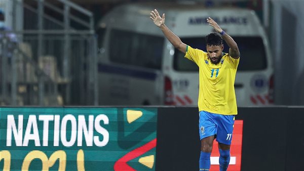 الفينيا لاعب الجابون