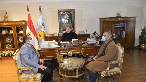 محافظ أسيوط خلال