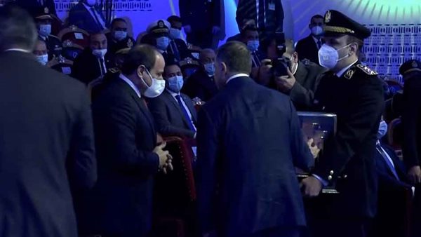 وزير الداخلية يقدم