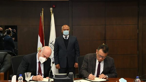 جانب من مراسم التوقيع