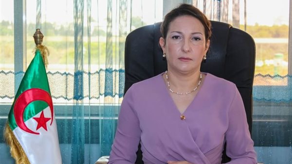 وفاء شعلال وزيرة