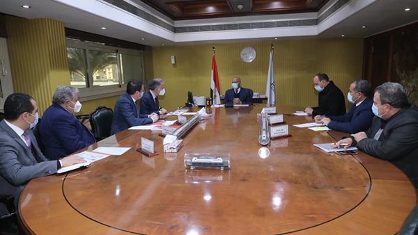 وزير النقل خلال الاجتماع