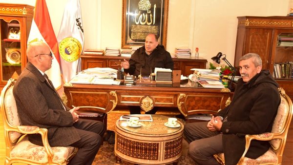 محافظ أسيوط خلال