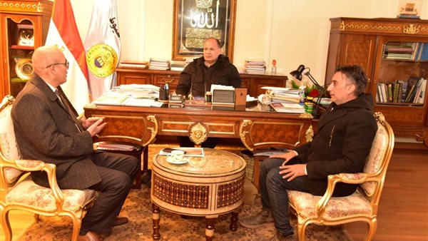 محافظ اسيوط خلال