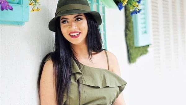 كارولين عزمي 