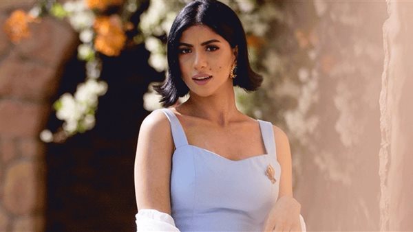 كارولين عزمي 