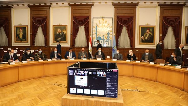 محافظ القاهرة خلال