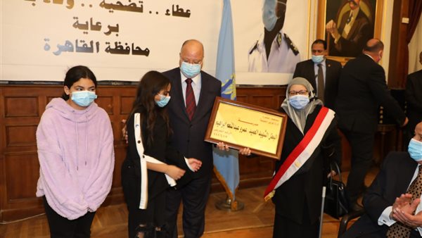 محافظ القاهرة خلال