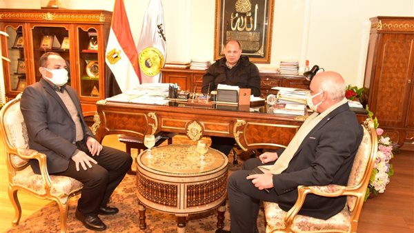 محافظ أسيوط خلال