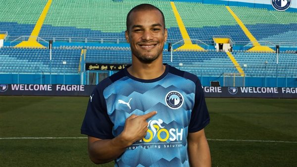 بيراميدز يضم فاجري