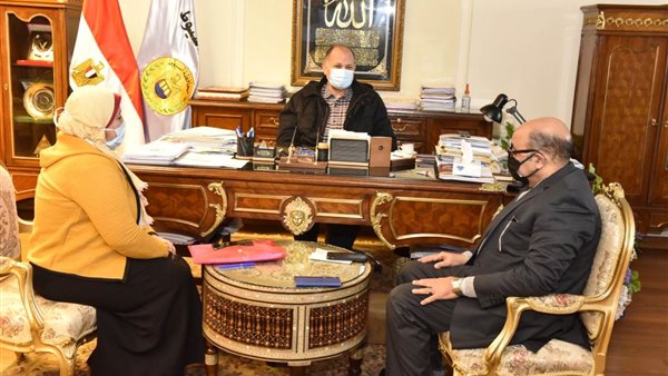 محافظ أسيوط خلال