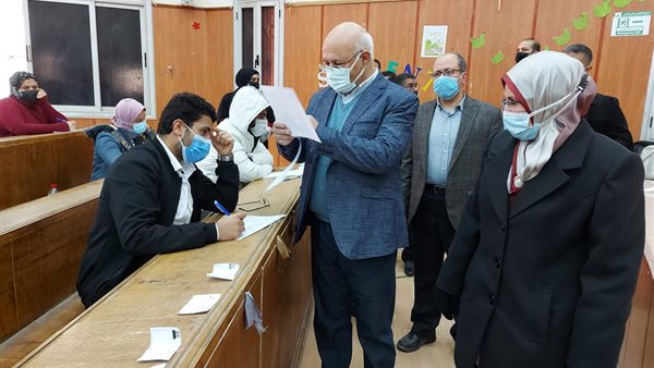 رئيس جامعة بنها خلال