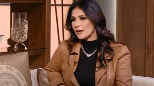 الفنانة بسمة 