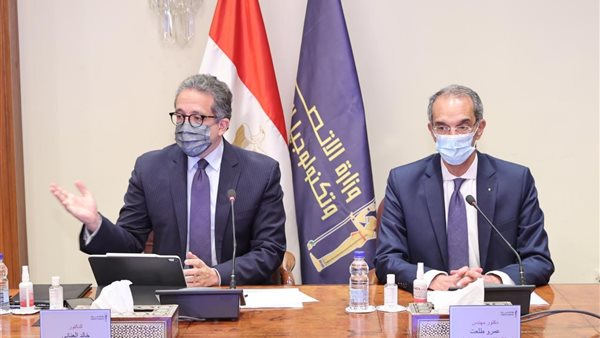 وزيرا الاتصالات والسياحة