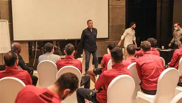 محمود الخطيب يجتمع