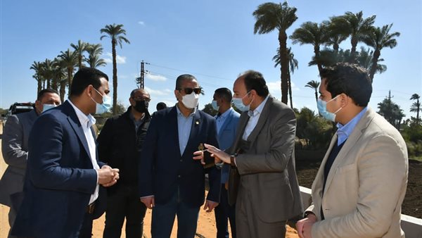 صورة من جولة المحافظ