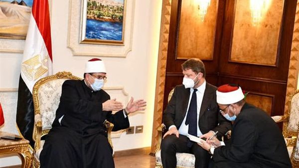 وزير الأوقاف يستقبل