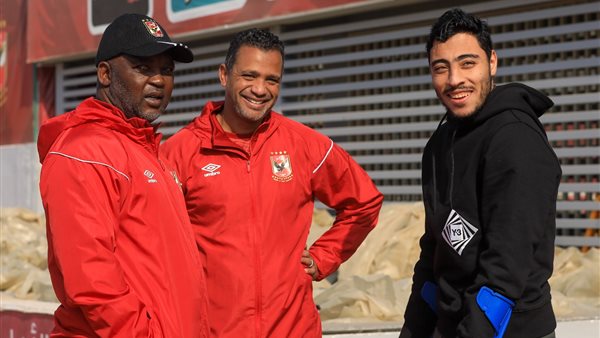 أكرم توفيق وقمصان