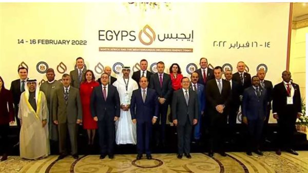 الرئيس يلتقط صورة