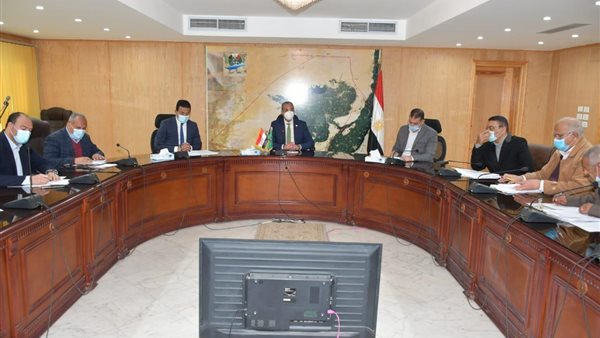 محافظ الفيوم خلال