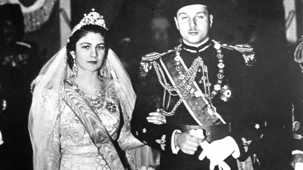 الملكة فريدة برفقة