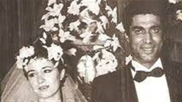 الفنان احمد ذكي وزوجته