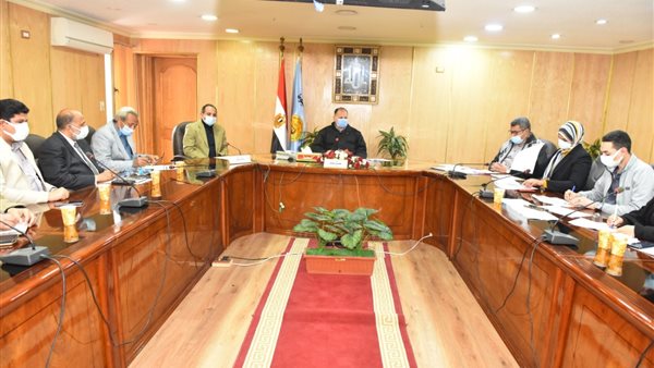 محافظ أسيوط خلال