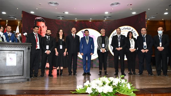 وزير الشباب يشهد