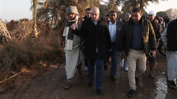 صورة من جولة المحافظ