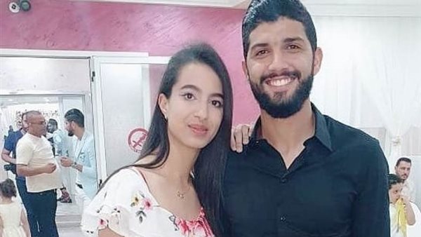 فرجاني ساسي وشقيقته