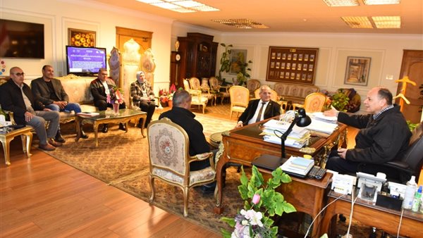 محافظ أسيوط خلال