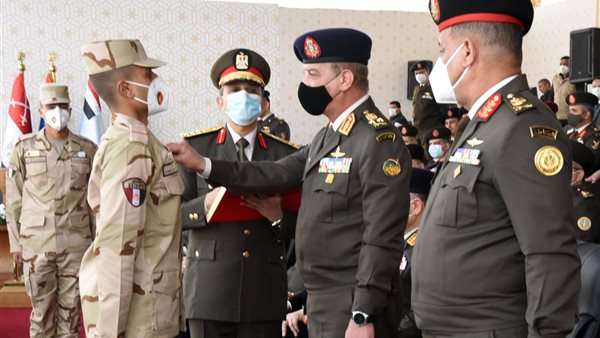 وزير الدفاع يشهد