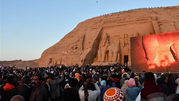 6 آلاف سائح يشاهدون