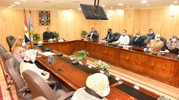 محافظ أسيوط خلال