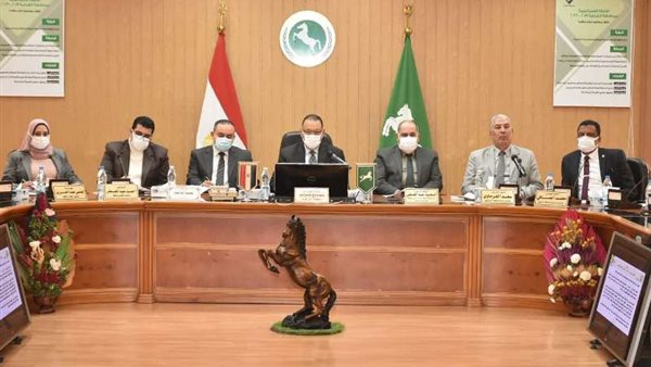 محافظ الشرقية خلال