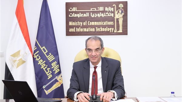 عمرو طلعت وزير الاتصالات