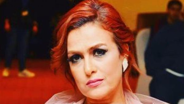 الفنانة سيمون