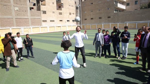 حسام غالي يستعرض